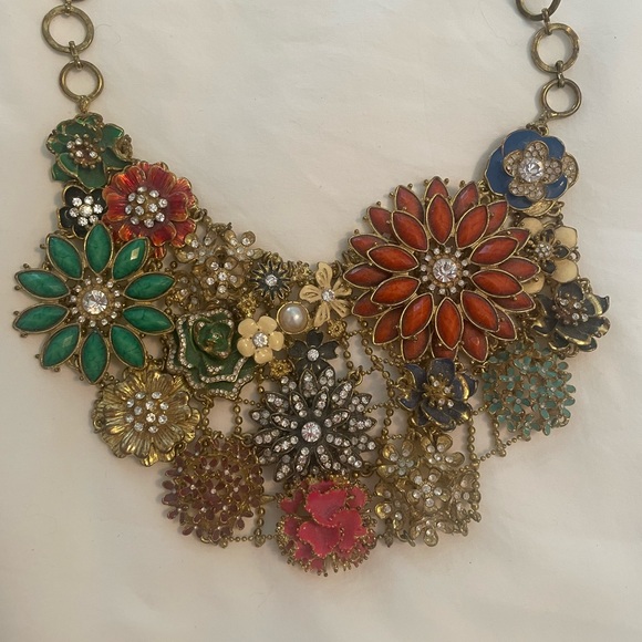 Amrita Singh Bib Necklace - Picture 4 of 4